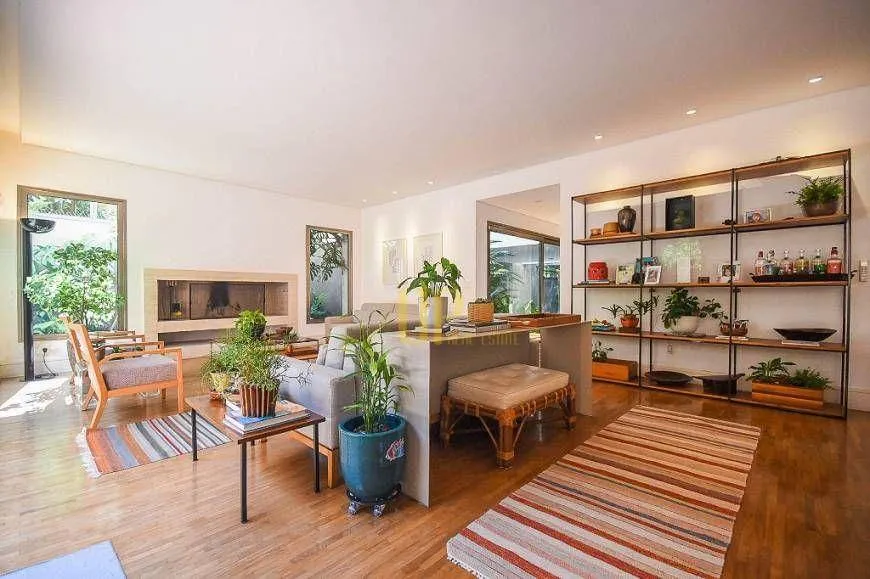 Foto 1 de Casa com 4 Quartos à venda, 441m² em Alto de Pinheiros, São Paulo