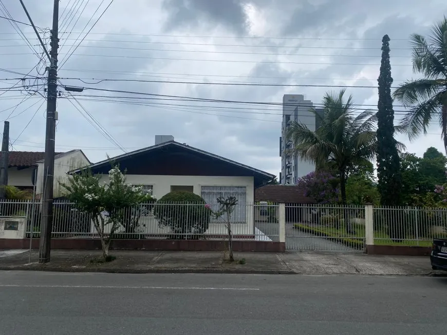 Foto 1 de Lote/Terreno à venda, 195m² em América, Joinville