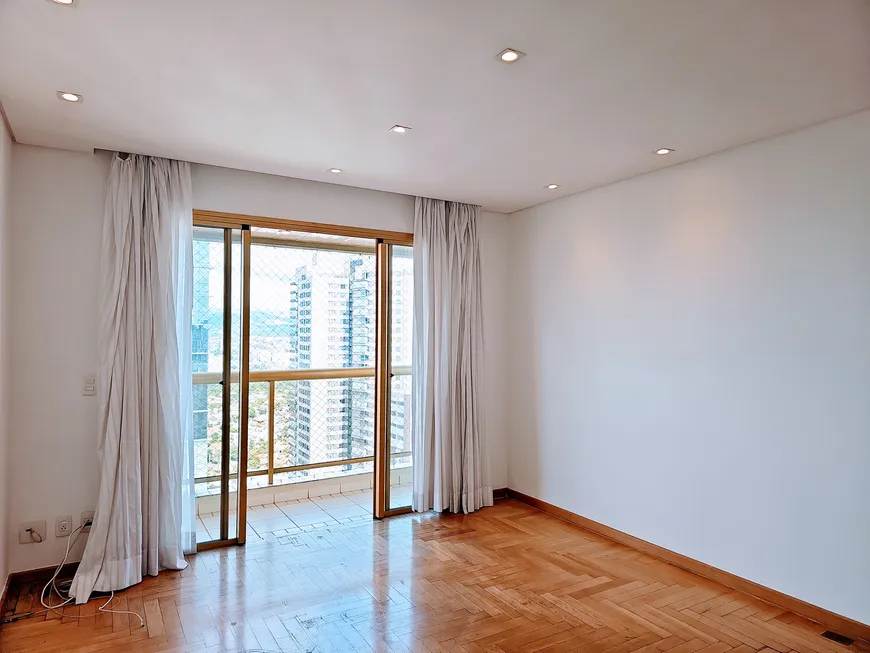 Foto 1 de Apartamento com 2 Quartos para alugar, 107m² em Alphaville, Barueri