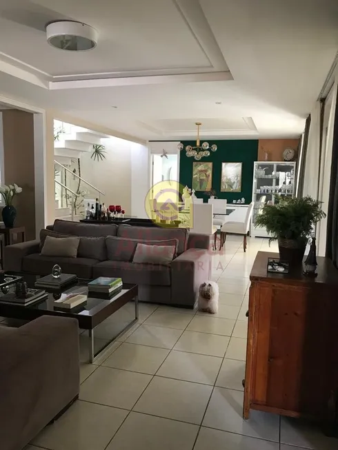 Foto 1 de Casa com 4 Quartos à venda, 372m² em Candelária, Natal