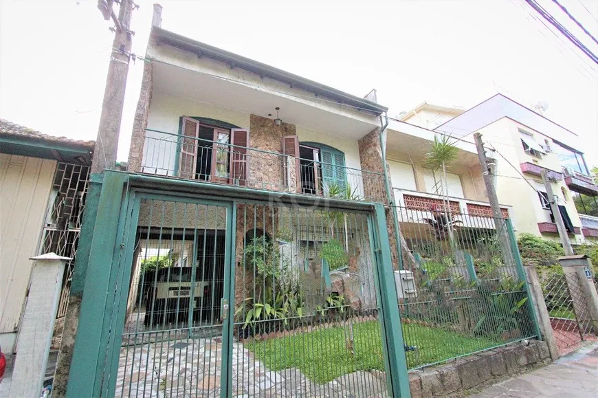 Foto 1 de Casa com 3 Quartos à venda, 186m² em Jardim São Pedro, Porto Alegre
