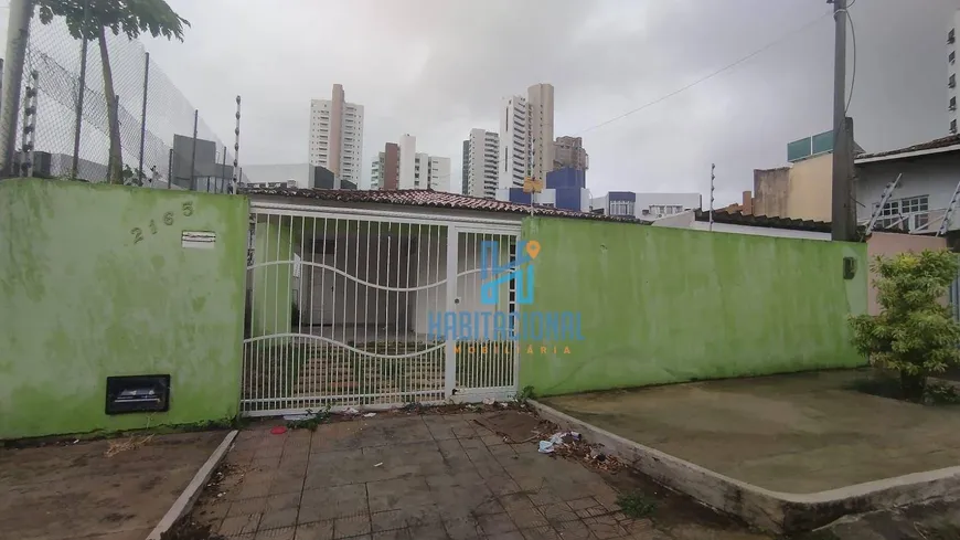 Foto 1 de Casa com 3 Quartos para alugar, 206m² em Candelária, Natal