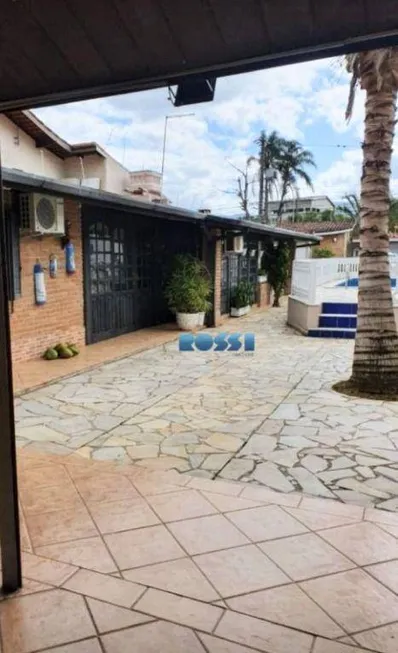 Foto 1 de Sobrado com 6 Quartos à venda, 247m² em Praia Das Palmeiras, Caraguatatuba