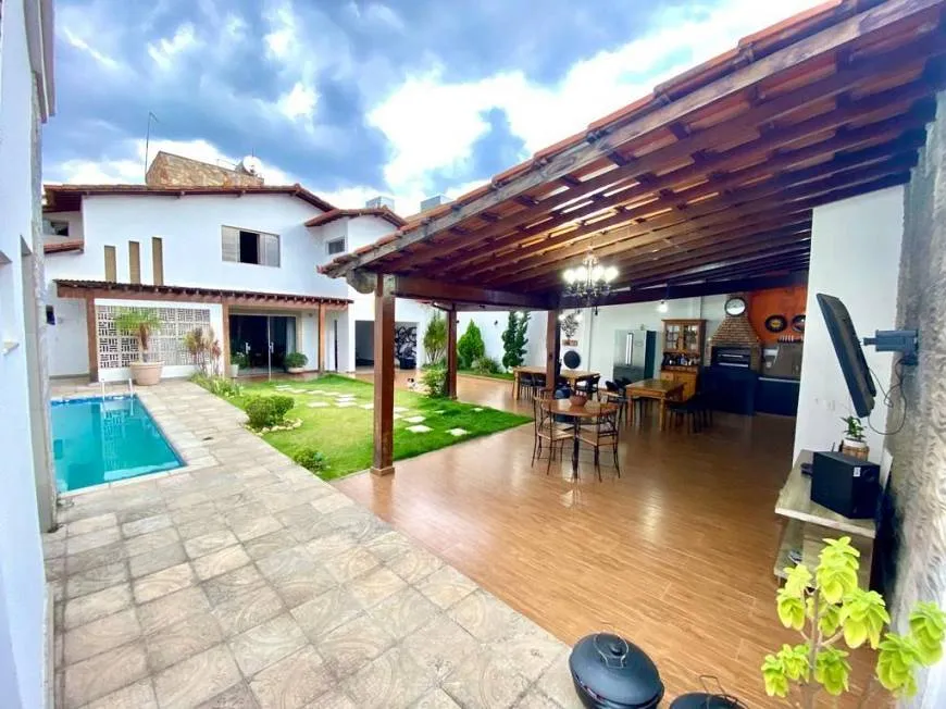 Foto 1 de Casa com 5 Quartos à venda, 512m² em Castelo, Belo Horizonte