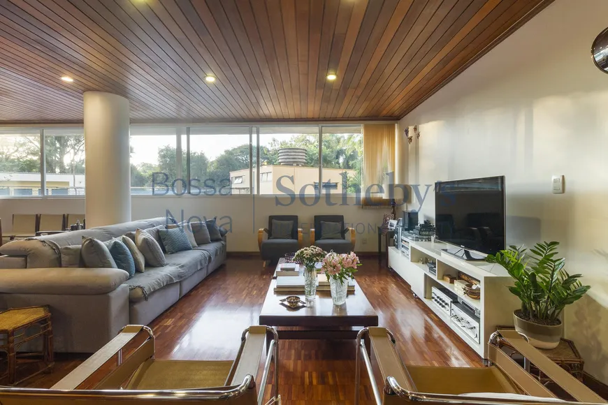 Foto 1 de Apartamento com 3 Quartos à venda, 162m² em Jardim Europa, São Paulo