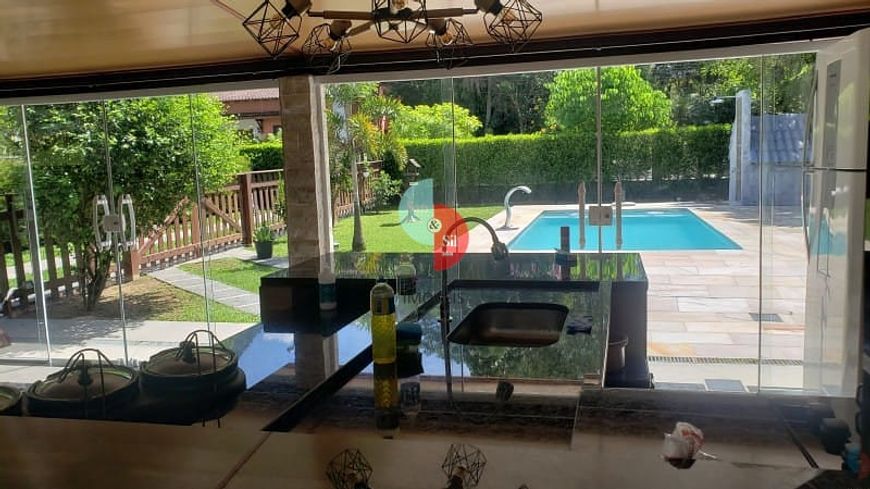 Casa com piscina, espaço gourmet e salão de jogos., Guapimirim