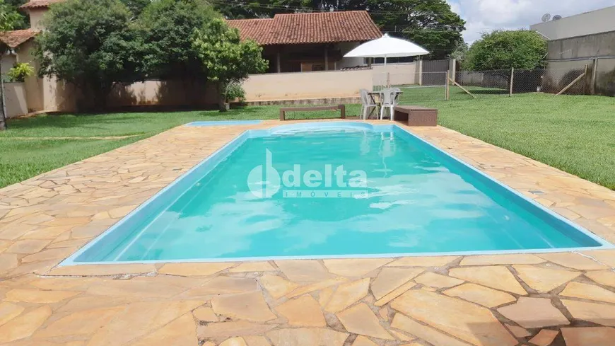 Foto 1 de Casa com 4 Quartos para alugar, 450m² em Mansões Aeroporto, Uberlândia