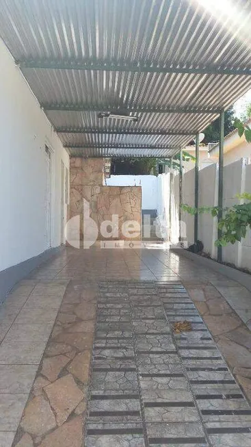 Foto 1 de Casa com 3 Quartos à venda, 85m² em Daniel Fonseca, Uberlândia