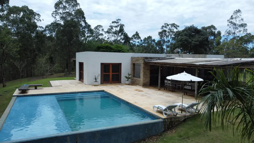 Foto 1 de Casa de Condomínio com 2 Quartos à venda, 470m² em Sacra Família do Tinguá, Engenheiro Paulo de Frontin