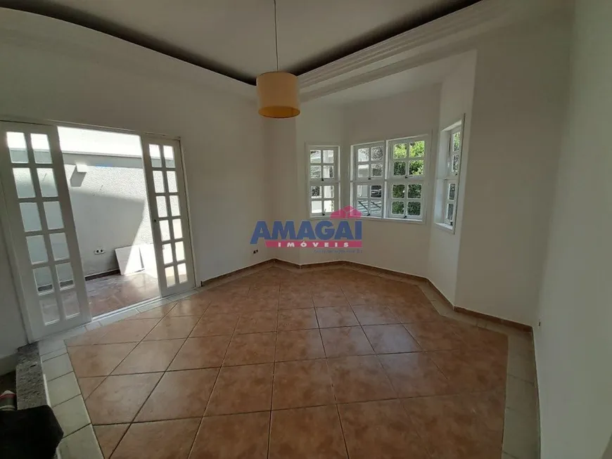 Foto 1 de Casa de Condomínio com 5 Quartos à venda, 300m² em Loteamento Villa Branca, Jacareí