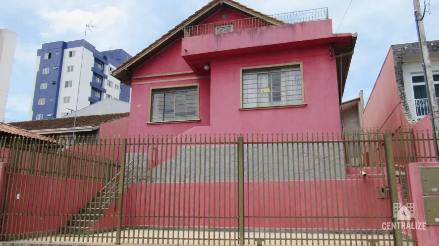 Foto 1 de Casa com 4 Quartos para alugar, 100m² em Centro, Ponta Grossa