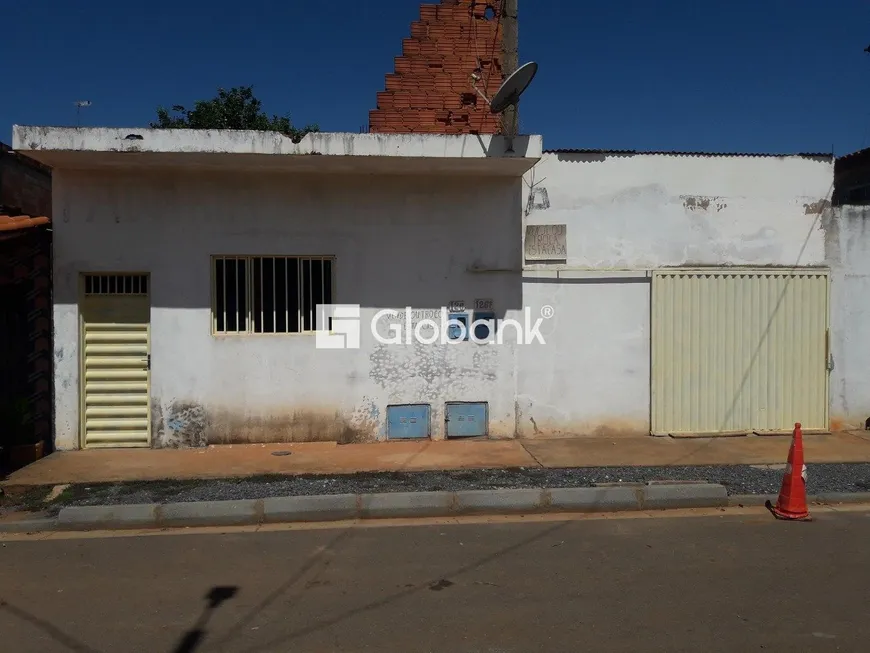 Foto 1 de Casa com 2 Quartos à venda, 68m² em Independência, Montes Claros