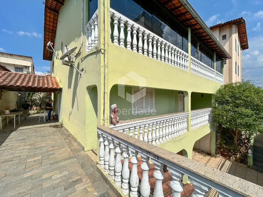 Foto 1 de Casa com 4 Quartos à venda, 399m² em Caiçara Adeláide, Belo Horizonte