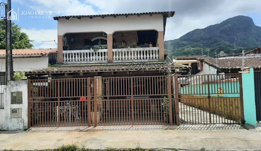 Foto 1 de Casa com 3 Quartos à venda, 300m² em Jardim Jaqueira, Caraguatatuba