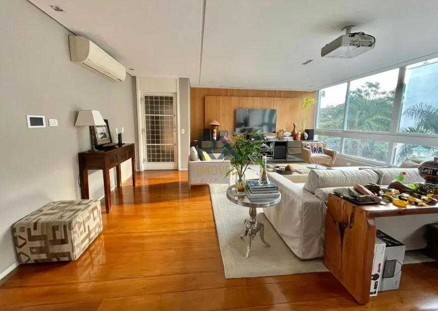 Foto 1 de Apartamento com 1 Quarto à venda, 180m² em Pacaembu, São Paulo