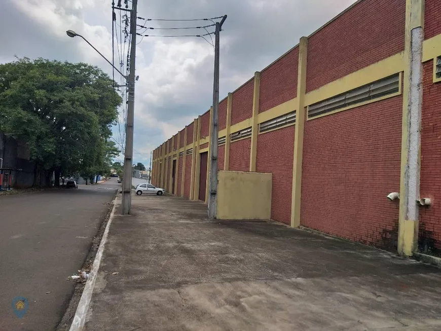 Foto 1 de Galpão/Depósito/Armazém à venda, 2500m² em Industrias Leves, Londrina