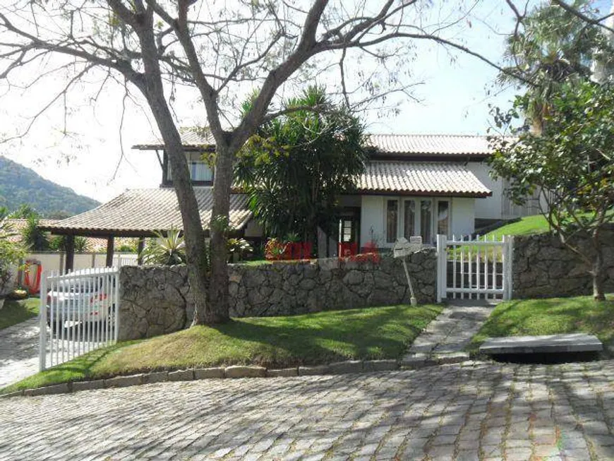 Foto 1 de Casa de Condomínio com 5 Quartos à venda, 229m² em Itaipu, Niterói