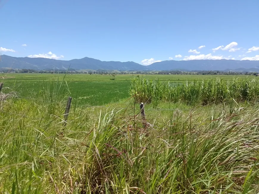 Foto 1 de Fazenda/Sítio com 1 Quarto à venda em Vila Paulista, Taubaté