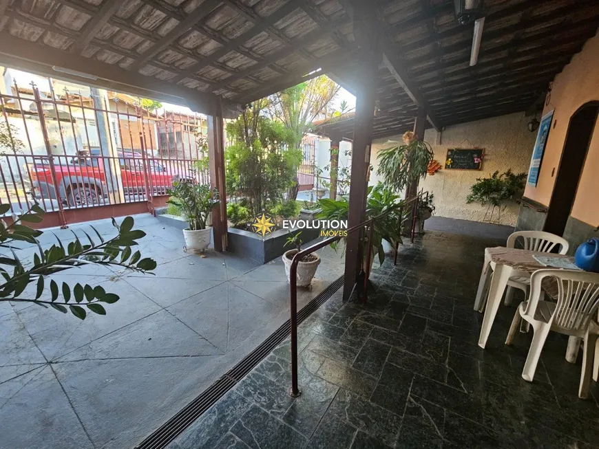 Foto 1 de Casa com 4 Quartos à venda, 210m² em Santa Amélia, Belo Horizonte