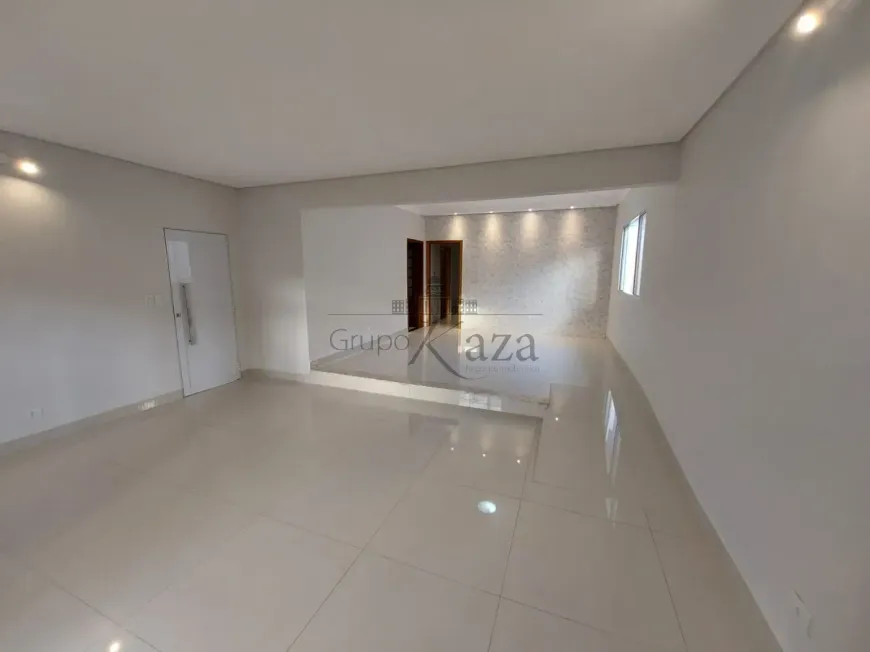 Foto 1 de Casa com 3 Quartos para alugar, 250m² em Bosque dos Eucaliptos, São José dos Campos