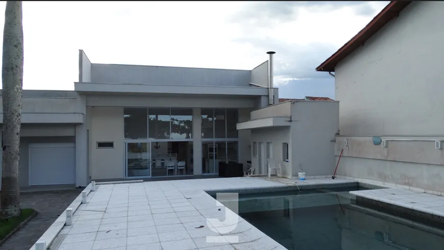 Foto 1 de Casa com 7 Quartos à venda, 240m² em Jardim Porto Novo, Caraguatatuba