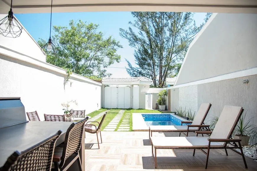 Foto 1 de Casa com 5 Quartos à venda, 240m² em Barra da Tijuca, Rio de Janeiro