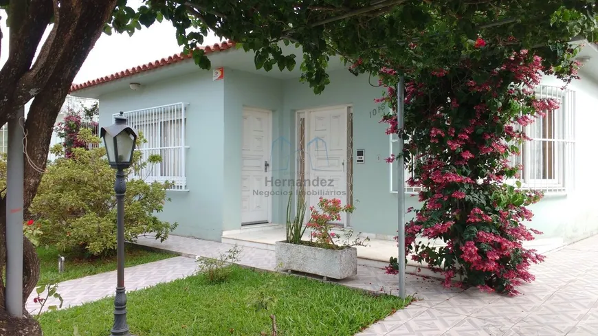 Foto 1 de Casa com 4 Quartos para alugar, 200m² em Fragata, Pelotas