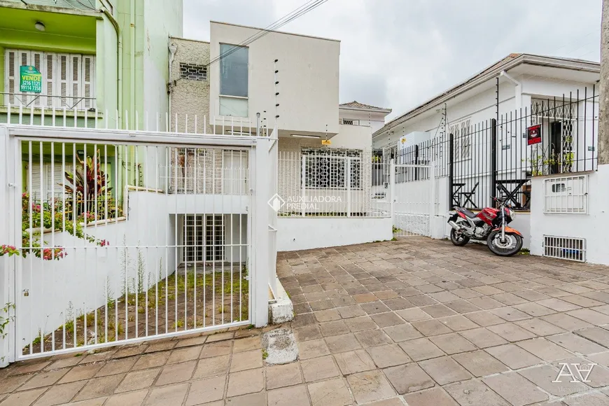 Foto 1 de Casa com 7 Quartos à venda, 293m² em Floresta, Porto Alegre