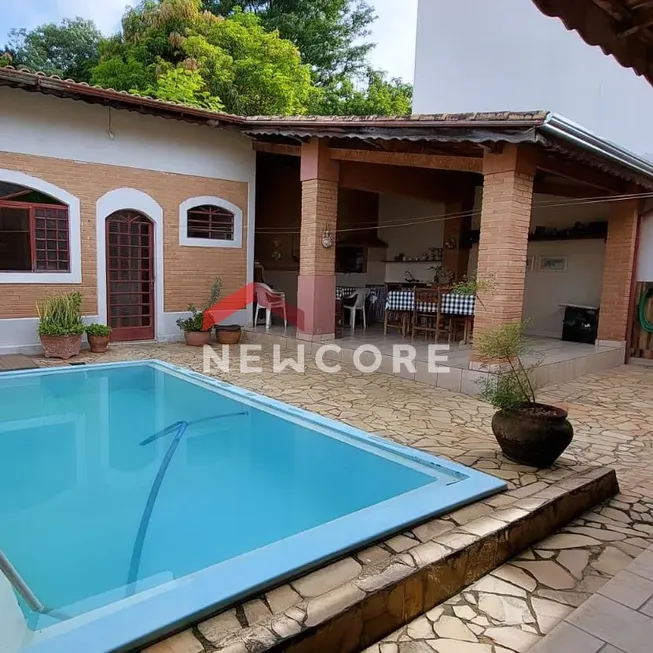 Foto 1 de Casa com 3 Quartos à venda, 207m² em Jardim Caçapava, Caçapava
