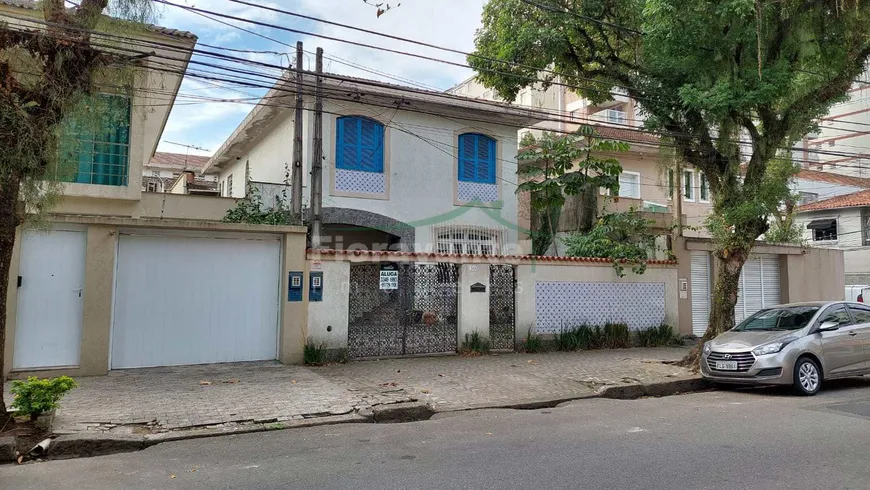 Foto 1 de Casa com 4 Quartos para venda ou aluguel, 279m² em Gonzaga, Santos