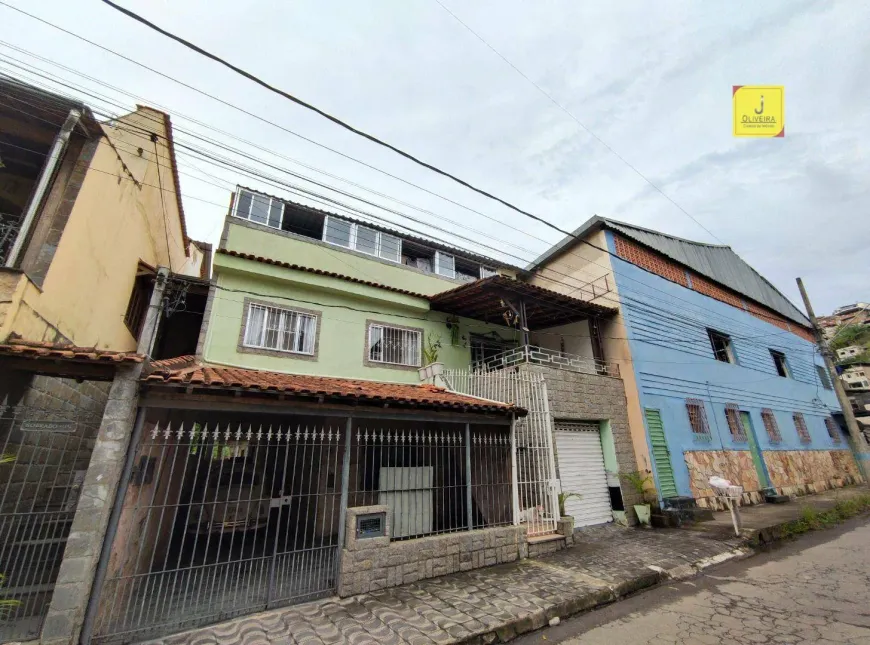 Foto 1 de Casa com 3 Quartos à venda, 240m² em Cerâmica, Juiz de Fora