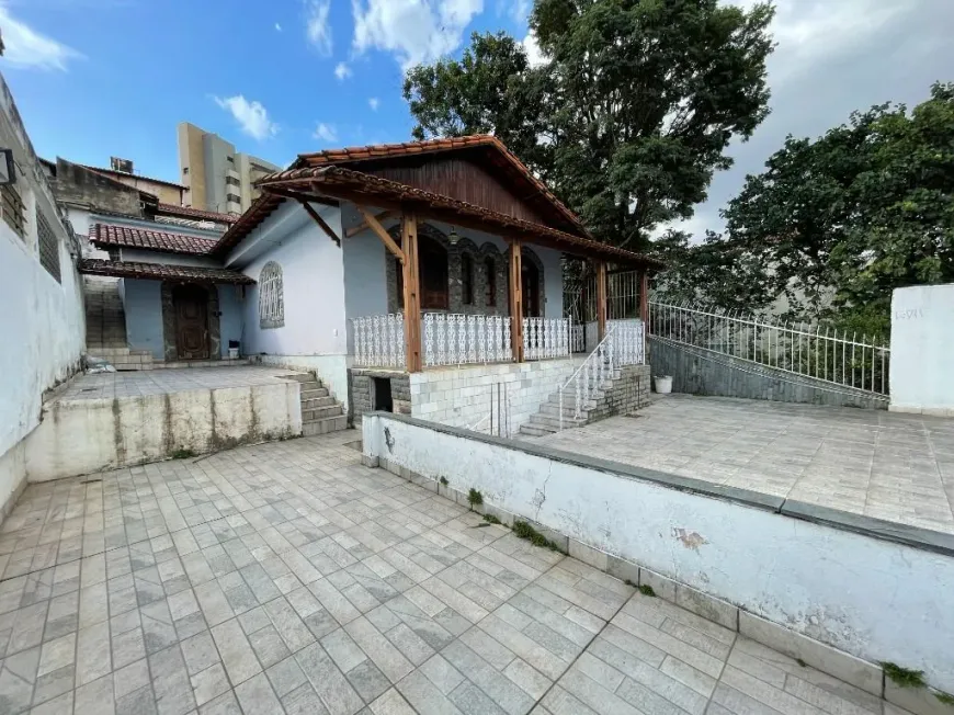 Foto 1 de Casa com 3 Quartos à venda, 300m² em Caiçaras, Belo Horizonte