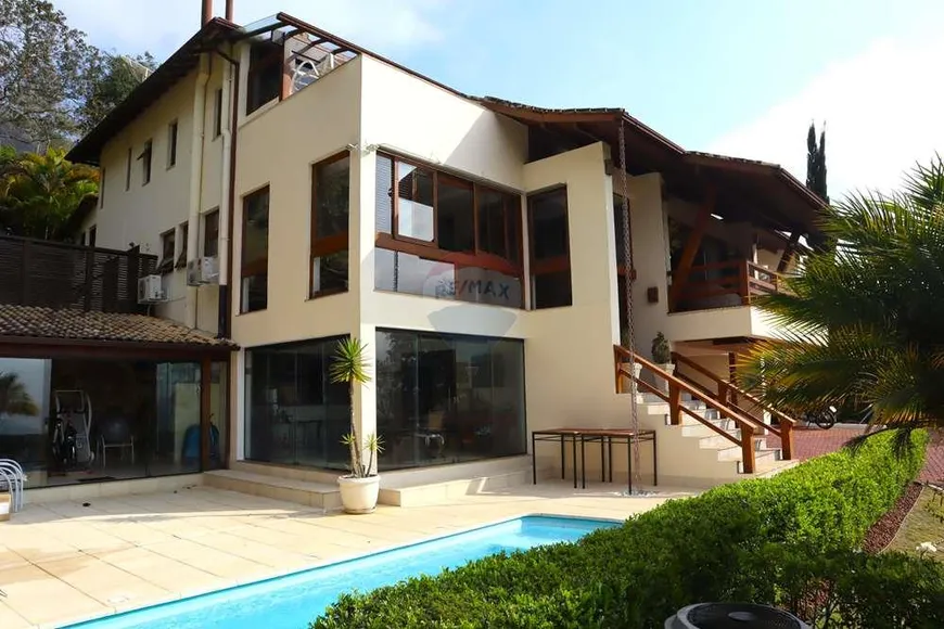 Foto 1 de Casa com 4 Quartos à venda, 338m² em Samambaia, Petrópolis