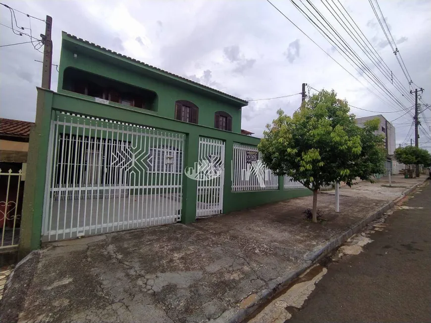 Foto 1 de Casa com 3 Quartos à venda, 200m² em Conjunto Habitacional Violim, Londrina