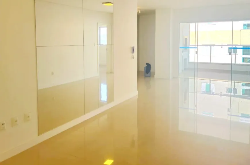 Foto 1 de Apartamento com 3 Quartos à venda, 92m² em Meia Praia, Itapema