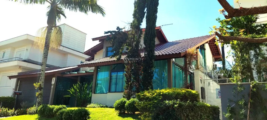 Foto 1 de Casa com 5 Quartos à venda, 400m² em Jurerê Internacional, Florianópolis