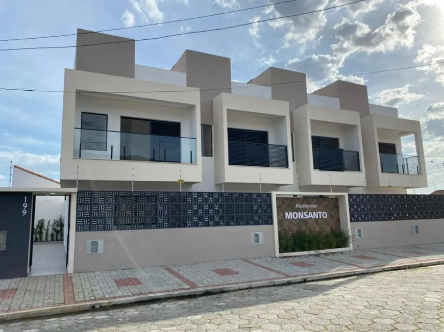 Foto 1 de Casa de Condomínio com 2 Quartos à venda, 71m² em Vera Cruz, Mongaguá