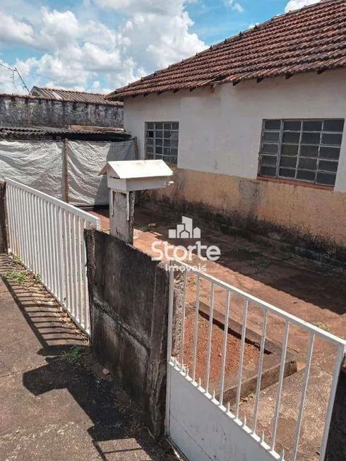 Foto 1 de Casa com 2 Quartos à venda, 360m² em Osvaldo Rezende, Uberlândia