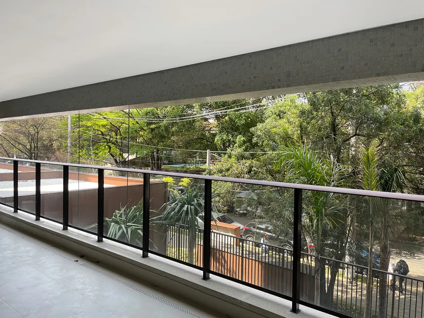 Foto 1 de Apartamento com 4 Quartos à venda, 230m² em Jardim Guedala, São Paulo