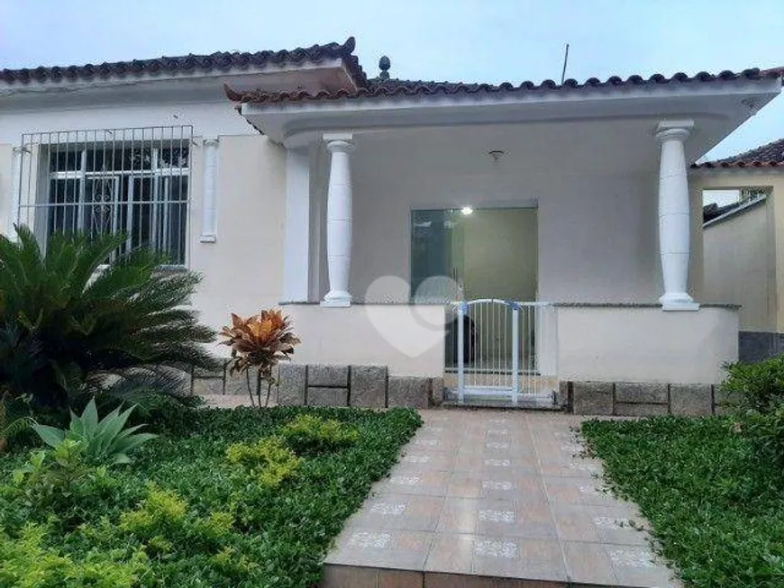 Foto 1 de Casa com 3 Quartos à venda, 203m² em Tanque, Rio de Janeiro