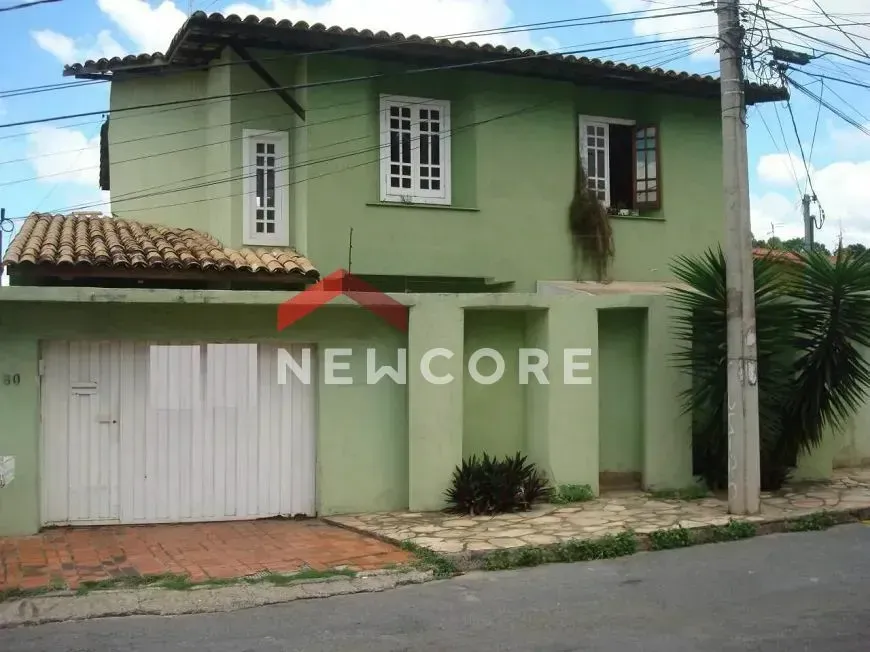 Foto 1 de Casa com 3 Quartos à venda, 333m² em Santa Rosa, Belo Horizonte