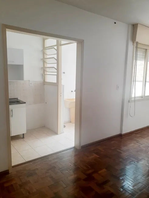 Foto 1 de Kitnet à venda, 28m² em Passo da Areia, Porto Alegre