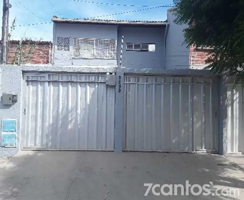 Foto 1 de Casa com 3 Quartos para alugar, 80m² em Itaperi, Fortaleza