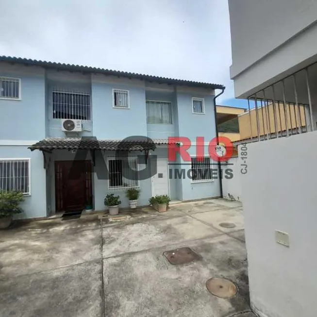 Foto 1 de Casa de Condomínio com 2 Quartos à venda, 72m² em Jardim Sulacap, Rio de Janeiro