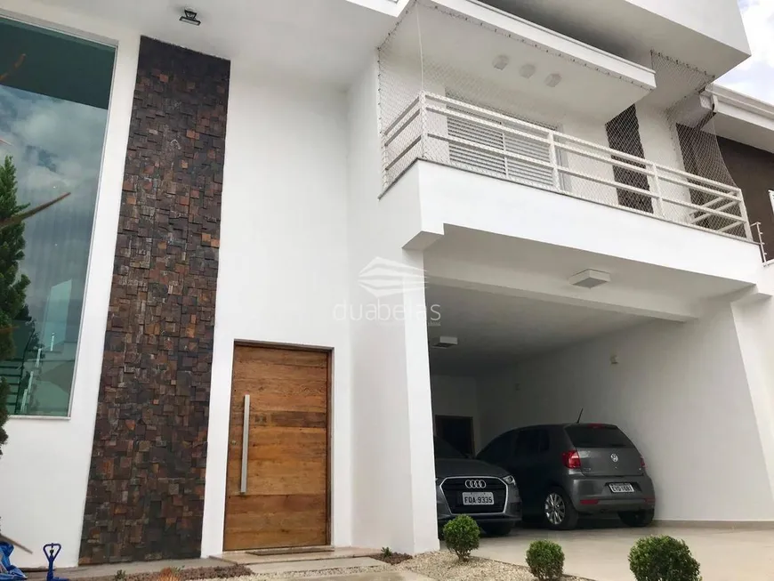 Foto 1 de Casa com 3 Quartos à venda, 250m² em Vila Doutor Joao Batista Parte Alta, Cruzeiro