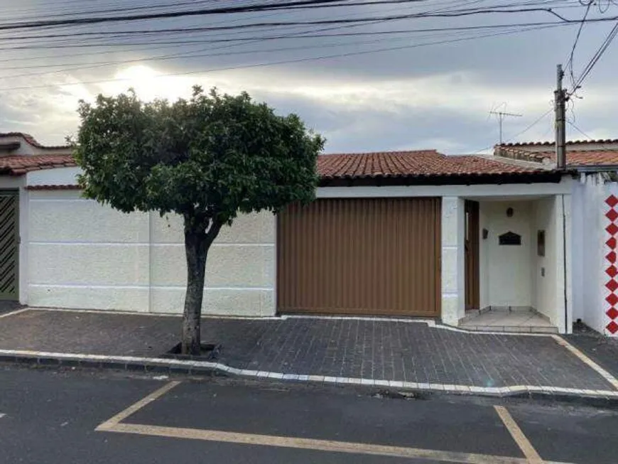 Foto 1 de Casa com 2 Quartos à venda, 175m² em Santa Mônica, Uberlândia