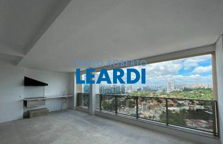 Foto 1 de Apartamento com 3 Quartos à venda, 211m² em Real Parque, São Paulo