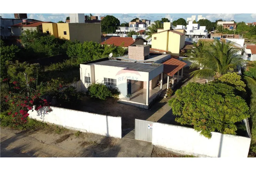 Foto 1 de Casa com 4 Quartos à venda, 180m² em Carapibus, Conde