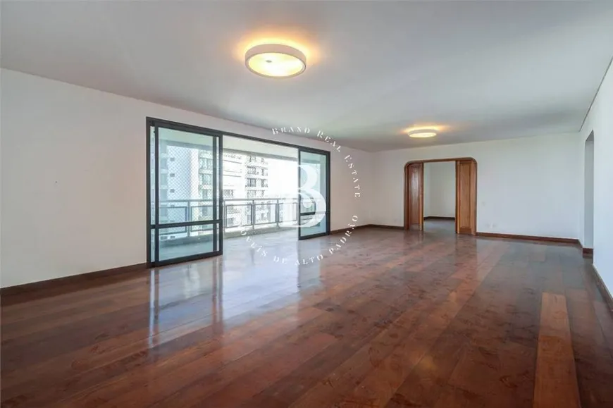 Foto 1 de Apartamento com 4 Quartos para alugar, 337m² em Santo Amaro, São Paulo