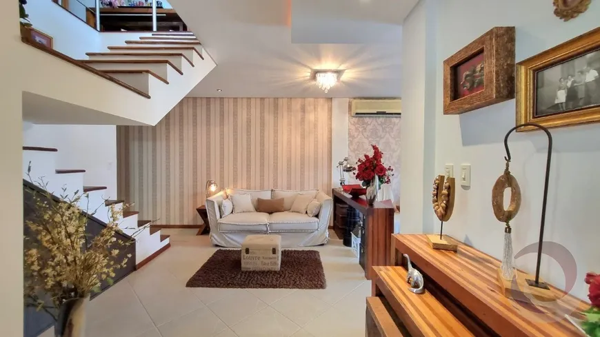 Foto 1 de Apartamento com 3 Quartos à venda, 223m² em Trindade, Florianópolis